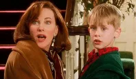 Emmy 2026: Catherine O’ Hara recebe homenagem de Macaulay Culkin