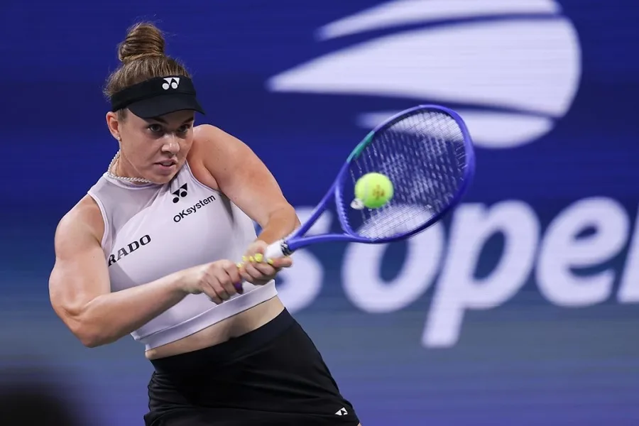 Noskova iguala sua melhor campanha, Svitolina vence jogo duro