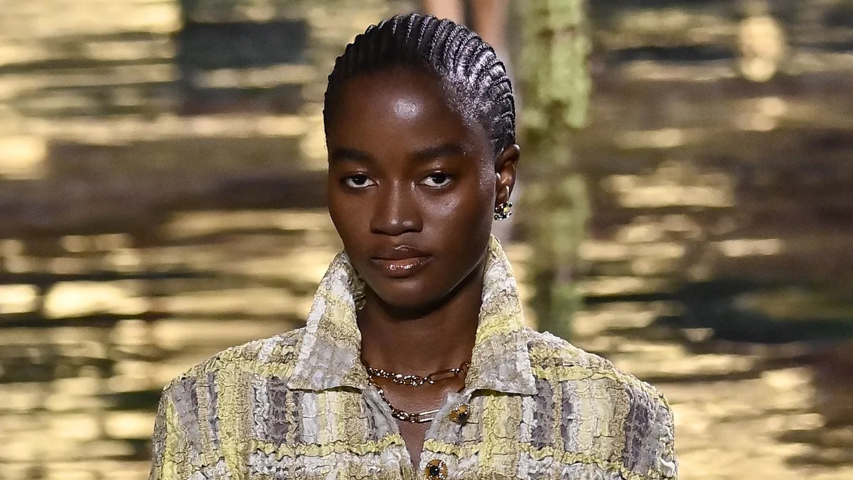 El increíble cuento de hadas de Rachel Ojuromi, la modelo que pasó de las calles de Nigeria a desfilar para Chanel