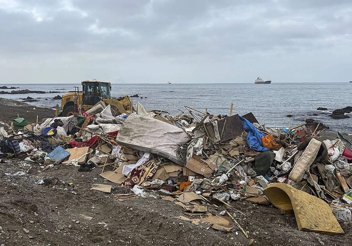 Los ceutíes recuperan sus playas, pero no la normalidad