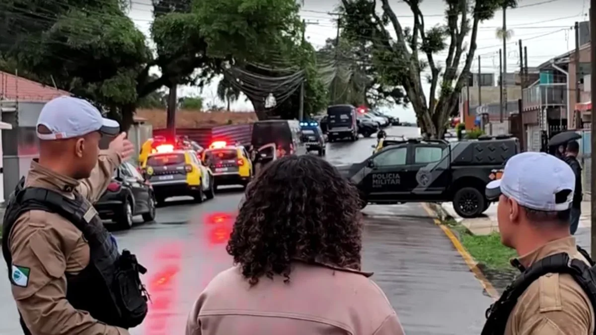 Brasil: un hombre tomó de rehenes a 13 nenes en un jardín de infantes, amenazó con prender fuego el lugar y la policía lo mató