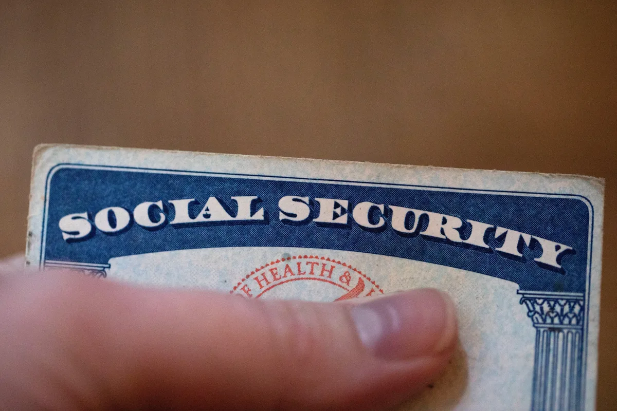 Por qué algunos beneficiarios del Seguro Social recibieron un depósito o cheque de USD 90