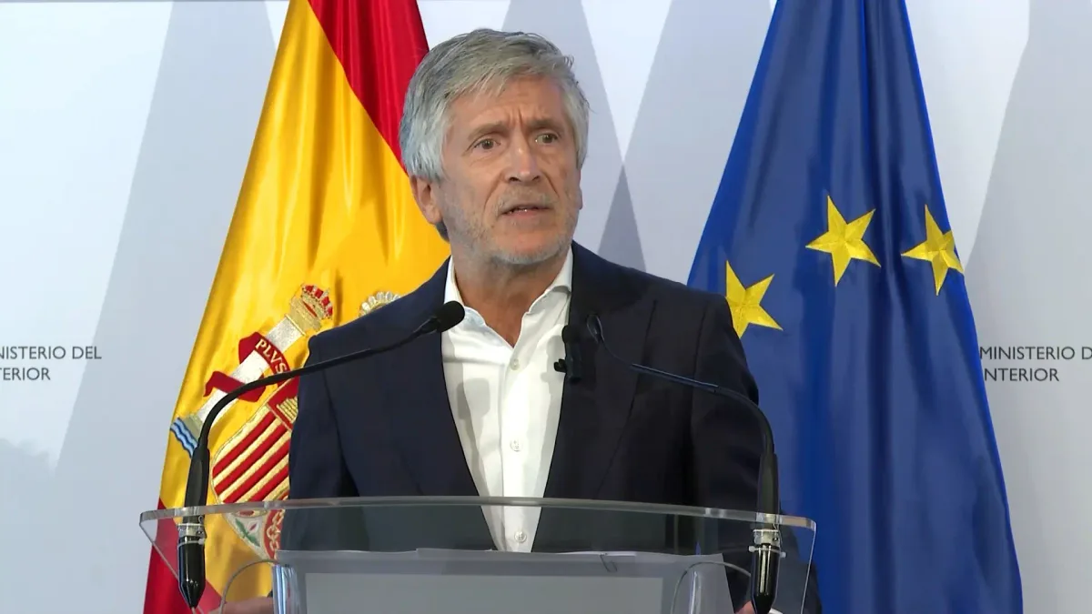 Policías y guardias civiles exigen la dimisión de Marlaska tras conocerse los avisos previos sobre el asalto a la frontera de Ceuta