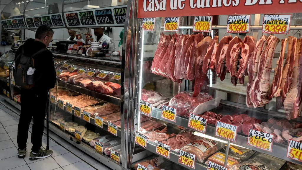 O que levou a União Europeia a suspender a importação de carne brasileira