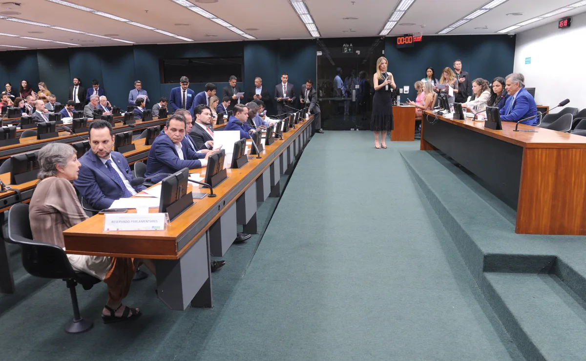 CCJ da Câmara aprova PEC 47, que estende enquadramento a servidores que trabalharam até 1998 nos ex-territórios
