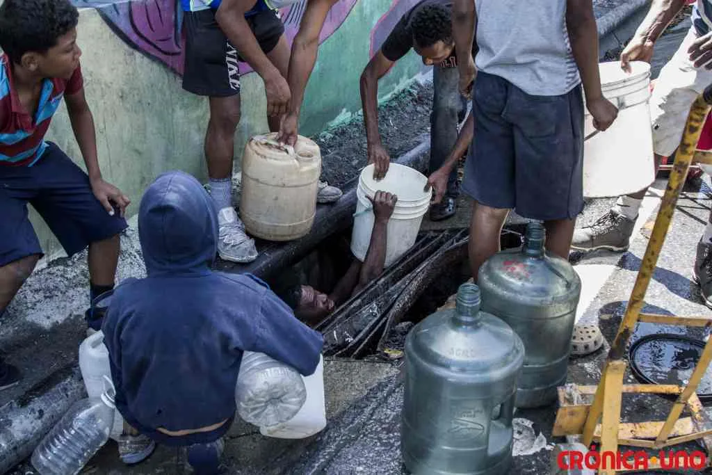 Fracturas en tuberías tras los sismos agravan falta de agua en 19 sectores de Antímano