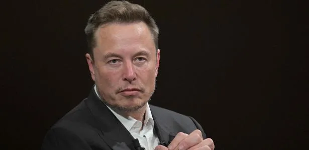 Musk pede saída de Zelensky da presidência em meio a crise por satélites