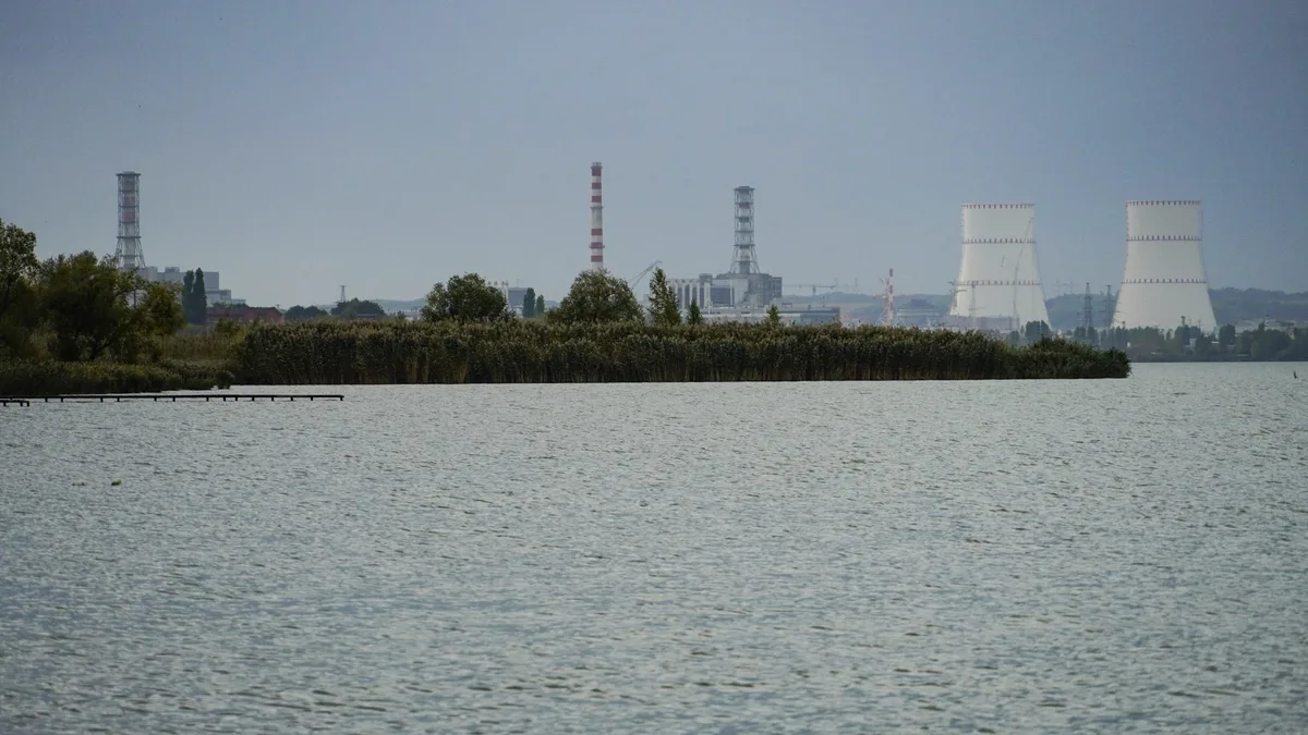 Guerre en Ukraine: une tour de refroidissement de la centrale nucléaire russe de Koursk touchée par un drone
