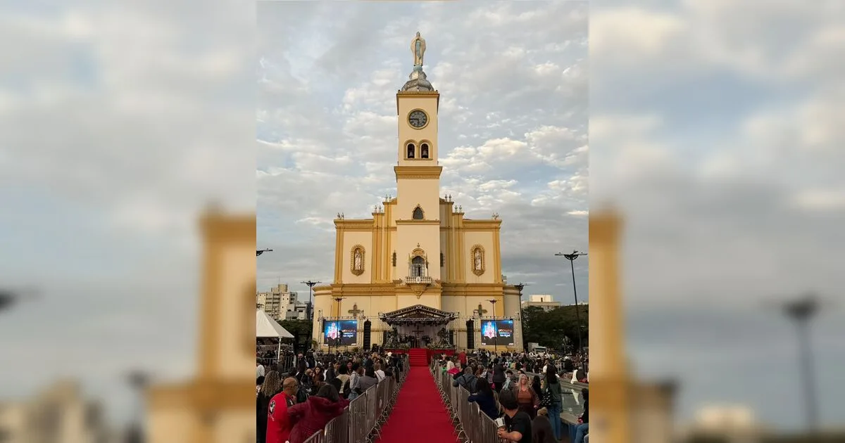 Consagração a São Miguel Arcanjo lota Praça Rui Barbosa em Apucarana