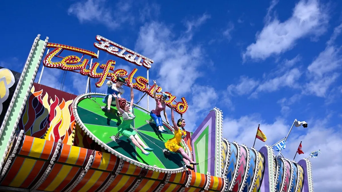 Oktoberfest: „Teufelsrad“ verhüllt Frauenfiguren auf Druck der Gleichstellungsstelle