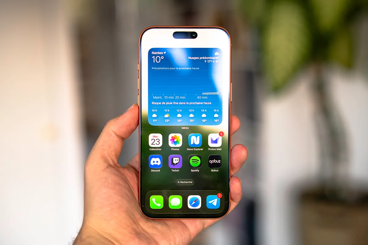 Apple aurait trouvé comment compenser la flambée du prix de la mémoire, sur le dos de ses fournisseurs d'écrans