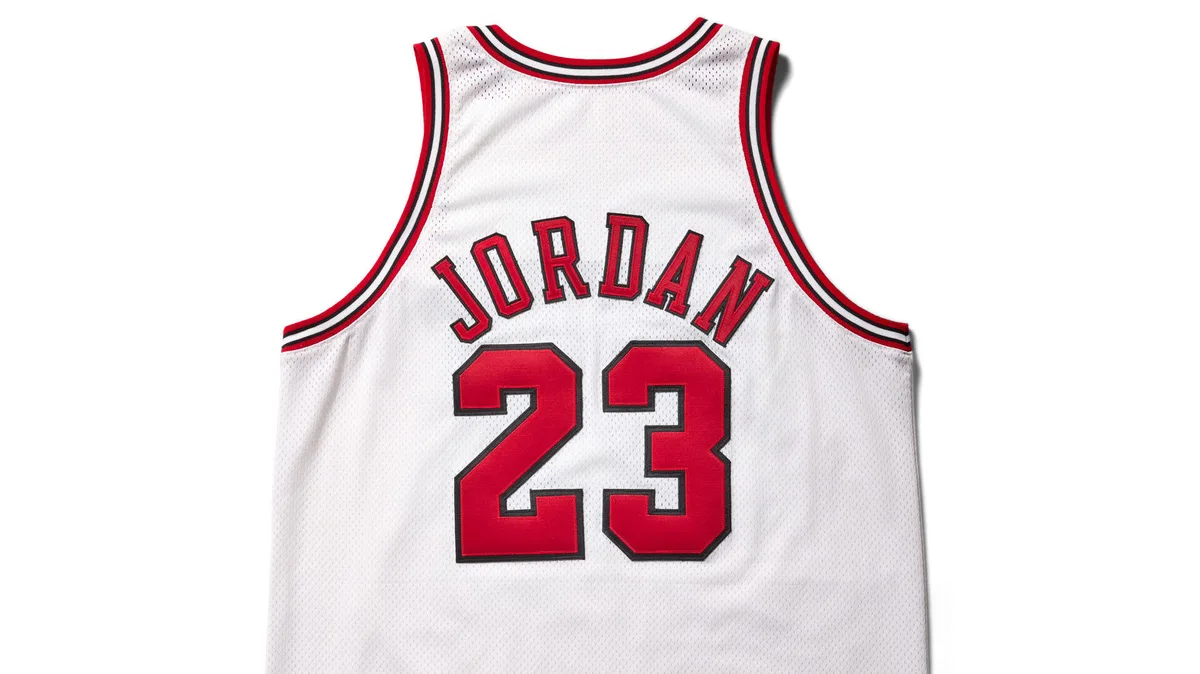Camiseta que usó Michael Jordan en las finales de 1998 de la NBA saldrá a subasta