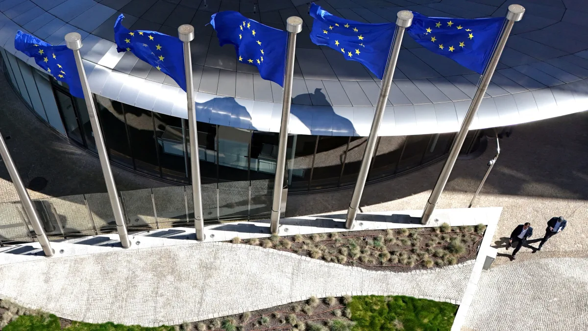 Streit um EU-Budget: 33.316 Mitarbeiter sind der EU-Kommission nicht genug
