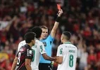 Andreas chuta 'bola ilegal' em Athletico x Palmeiras e é expulso no 1ºT