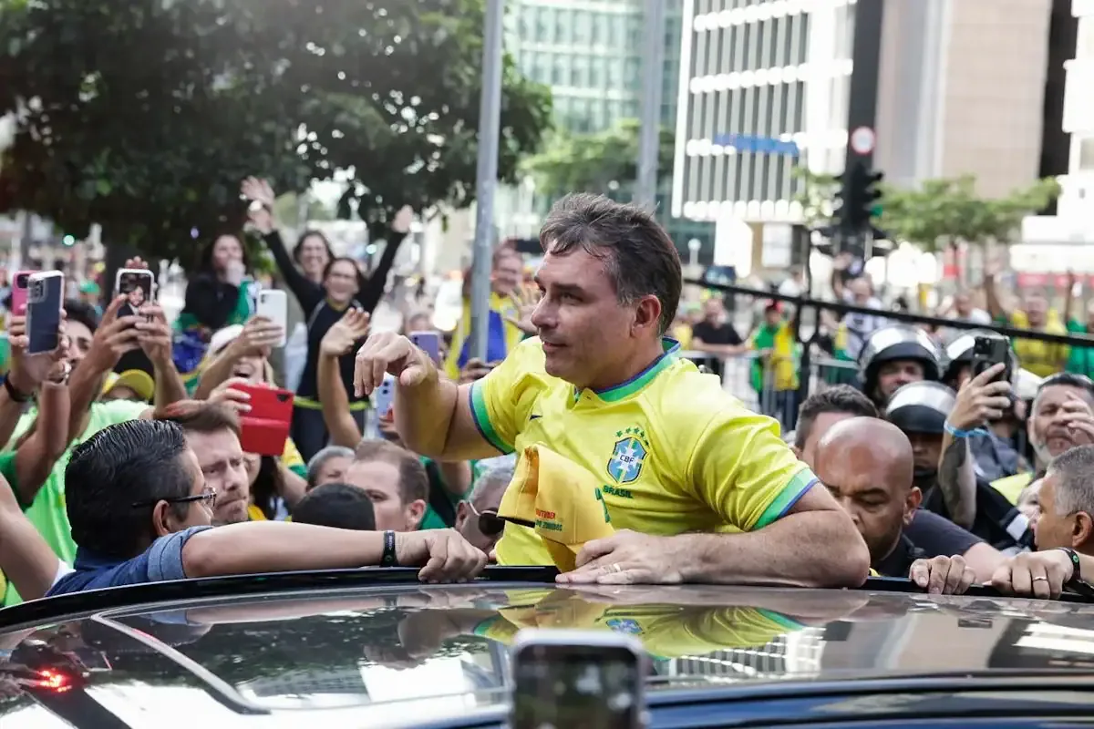 Após ato pró-Lula, Flávio e Nikolas confirmam “bloquinho” na Av. Paulista