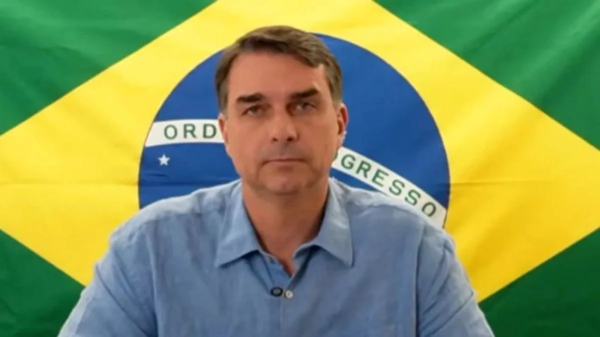 Justiça suspende entrega de Título de Cidadão a Flávio Bolsonaro em Salvador