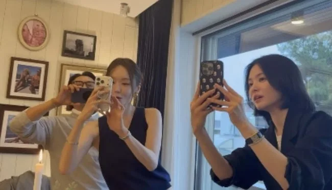 송혜교, 인간미 처음이야..사진 찍다 삐끗 “아 잠깐만” 열정 폭발