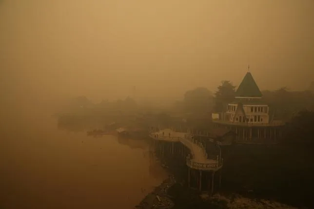Les fumées des incendies en Indonésie, sources de tension avec Singapour et la Malaisie