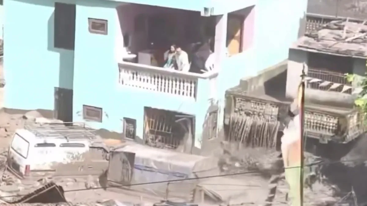El impactante video de una familia que quedó atrapada en medio de la riada en Nepal y sobrevivió a la catástrofe