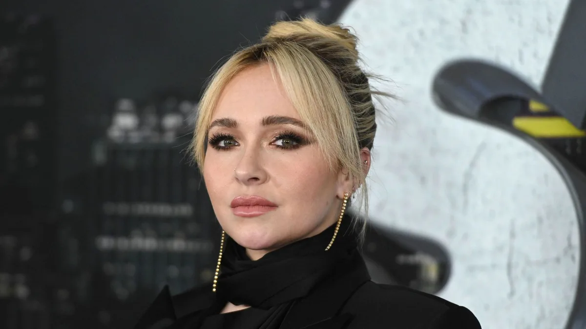 Offiers told Hayden Panettiere in 'cardiac arrest', police probing actress's death say