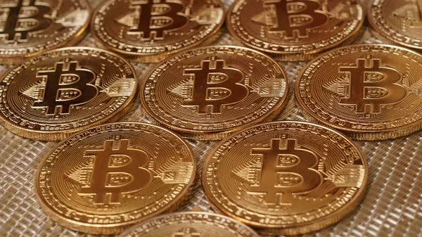 Стоимость биткоина опустилась ниже 80 тысяч долларов впервые с 18 сентября