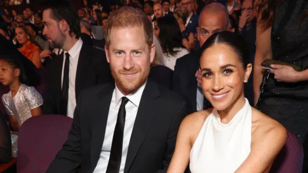Harry e Meghan decidem se vão ou não passar o Natal com a Família Real Meghan e Harry negociam segurança especial (Foto: Getty)