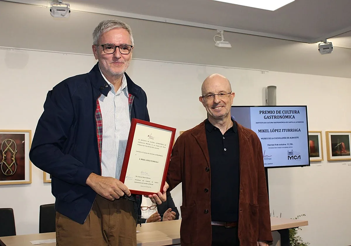 Mikel López Iturriaga recibe en Albacete el Premio de Cultura Gastronómica