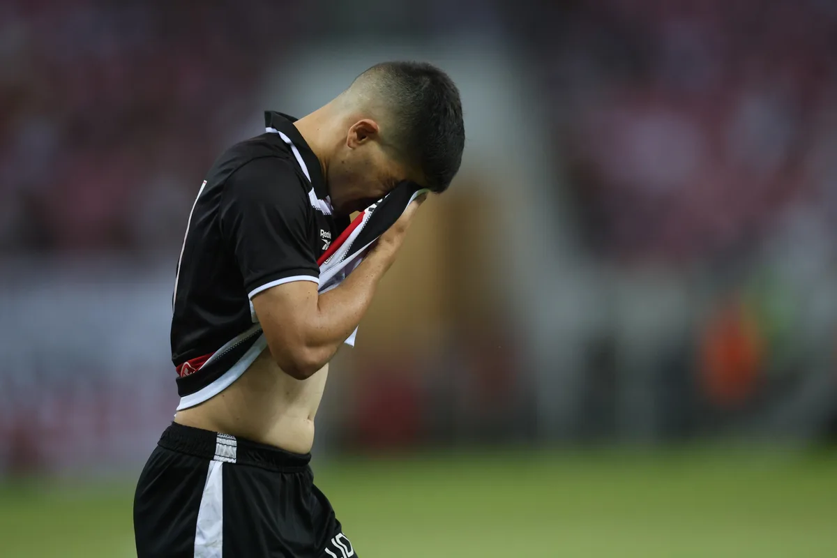 Em recuperação de lesão, Ronald também vai desfalcar o Santa Cruz contra o Floresta