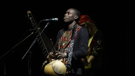 Le musicien et chanteur Sidiki Diabaté reporte son concert à Bercy pour raisons de santé