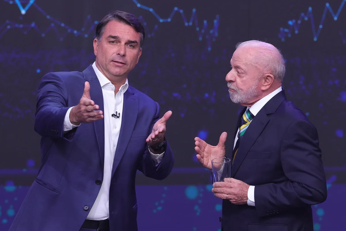 Flávio Bolsonaro saca de quicio a Lula durante el debate y recupera la iniciativa en la recta final hacia las elecciones