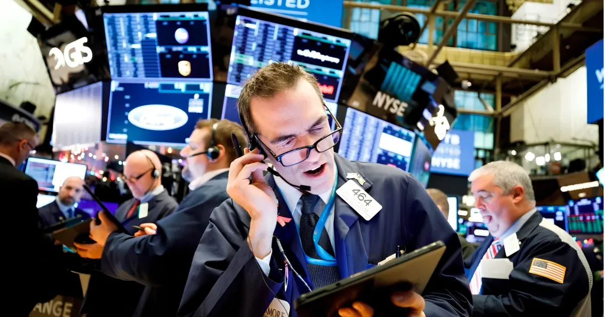 El dólar frenó su escalada y el riesgo país cedió este jueves 27: los bancos protagonizaron las pérdidas en Wall Street