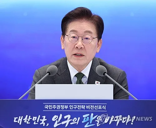 李대통령 국정지지율, 직전대비 소폭 오른 44%…부정평가는 49%[NBS]