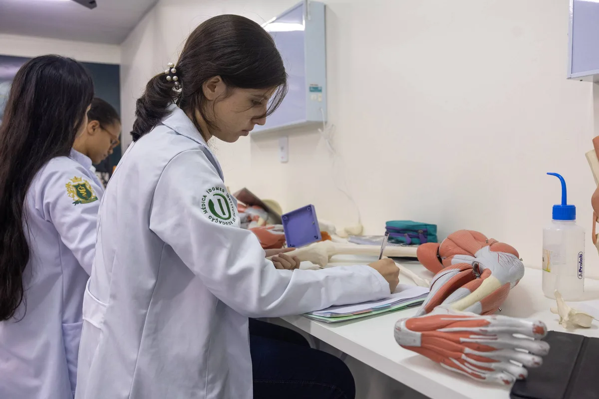 Dona da Estácio e Afya se unem e criam gigante do ensino médico no país