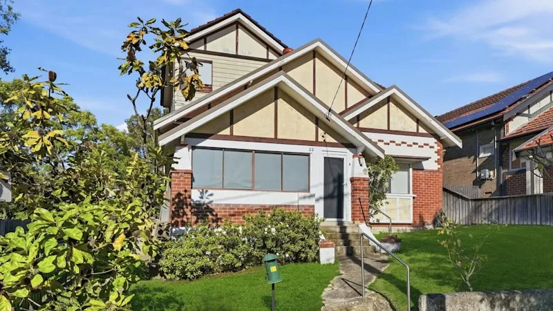 Northern beaches share house sells for $200,000 below its reserve