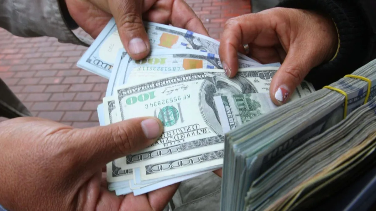 Dólar cae a su valor más bajo en Perú en más de seis años, antes del inicio de la pandemia