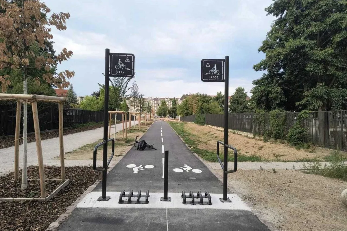 « Dangereux et invisible la nuit » : le nouveau dispositif de cette piste cyclable française tourne au fiasco