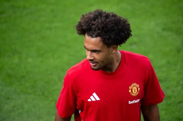 Man Utd issue instant response as Everton make deadline day bid for striker
