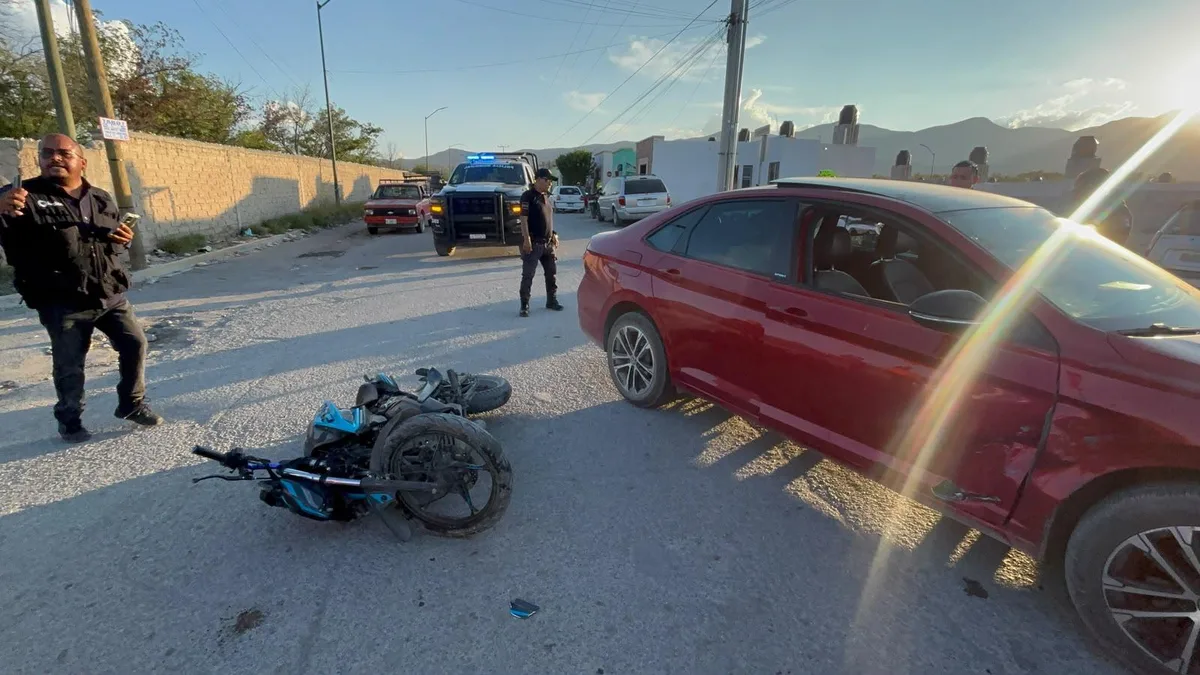 Chocan motociclistas en dos accidentes y dejan lesionados en Parras