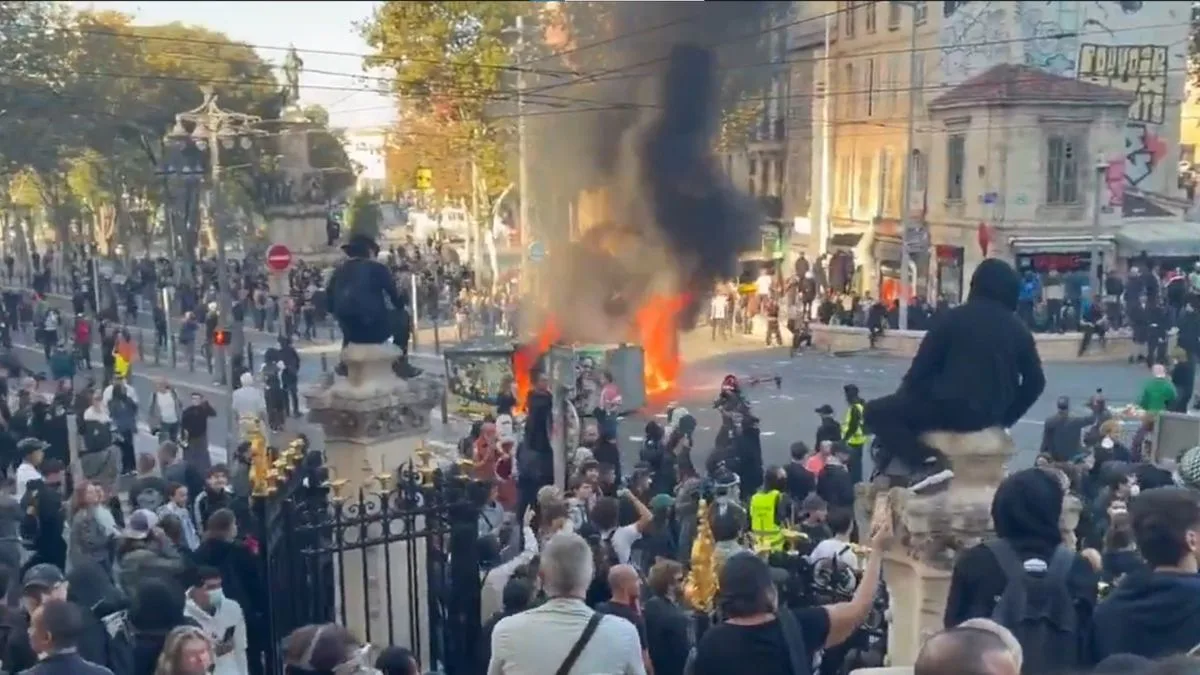 Ya son 400 los detenidos en Francia en medio de las protestas masivas de los "chalecos amarillos", sindicatos y estudiantes