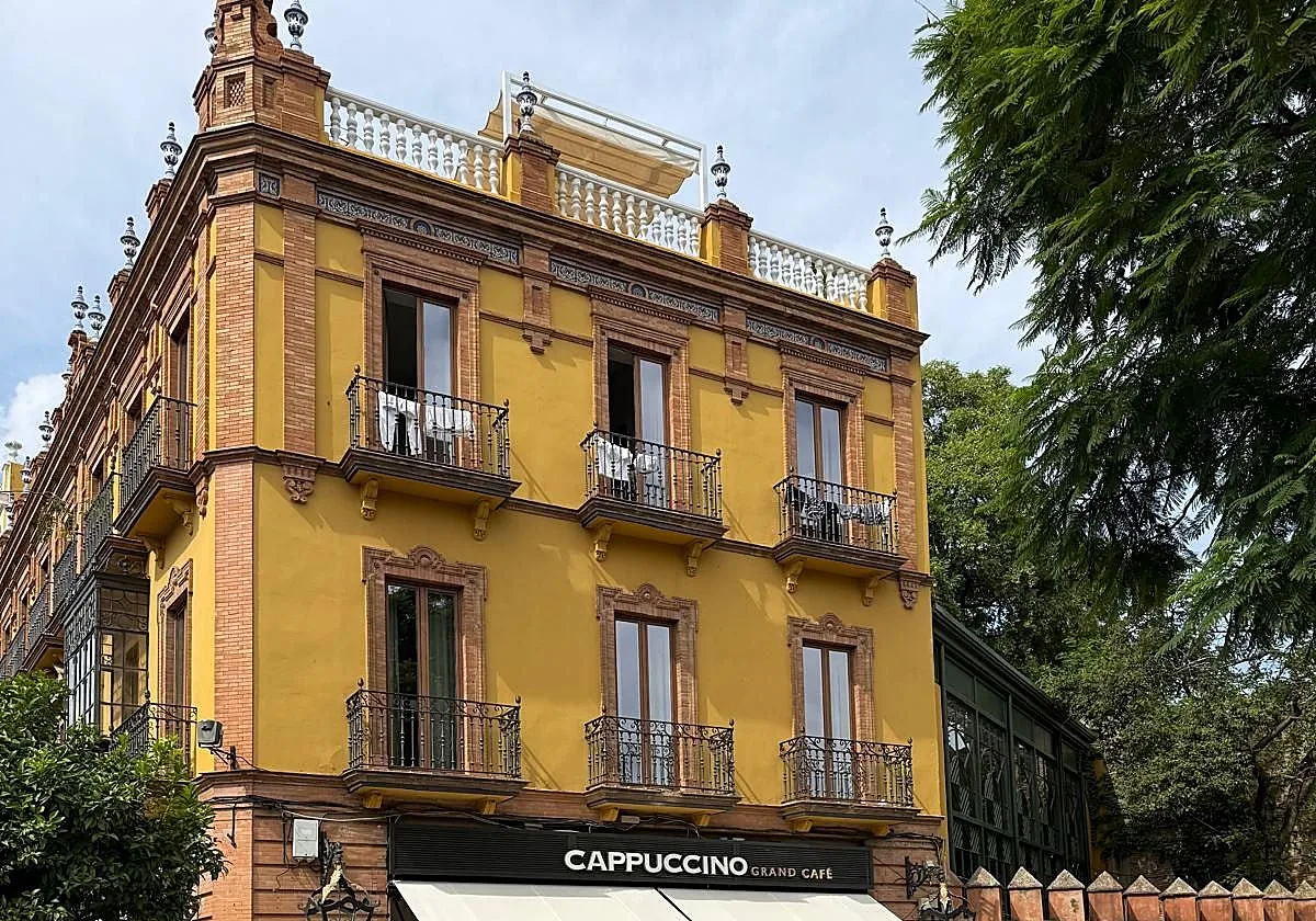 Las estampas más ordinarias del turismo en Sevilla: del jacuzzi a los tendederos