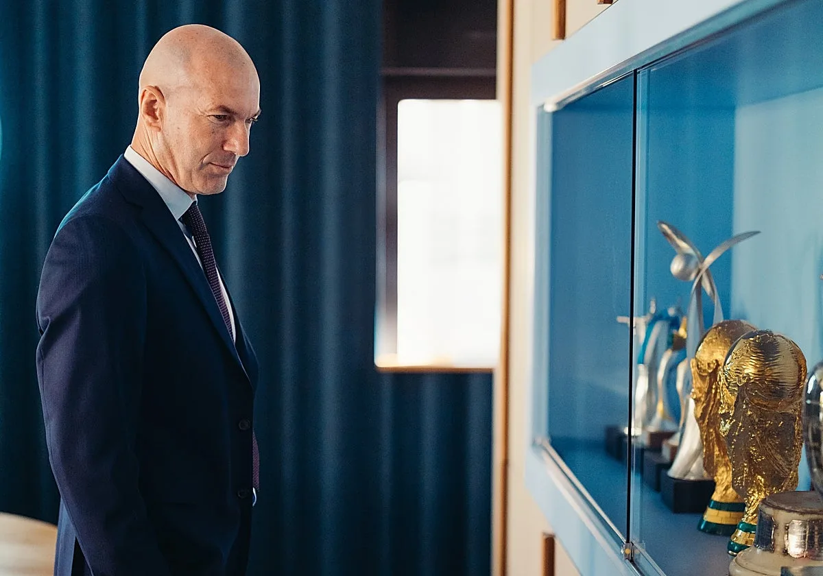 Zidane da un paso más en el pádel y presenta su propia pala junto a Alejandro Galán