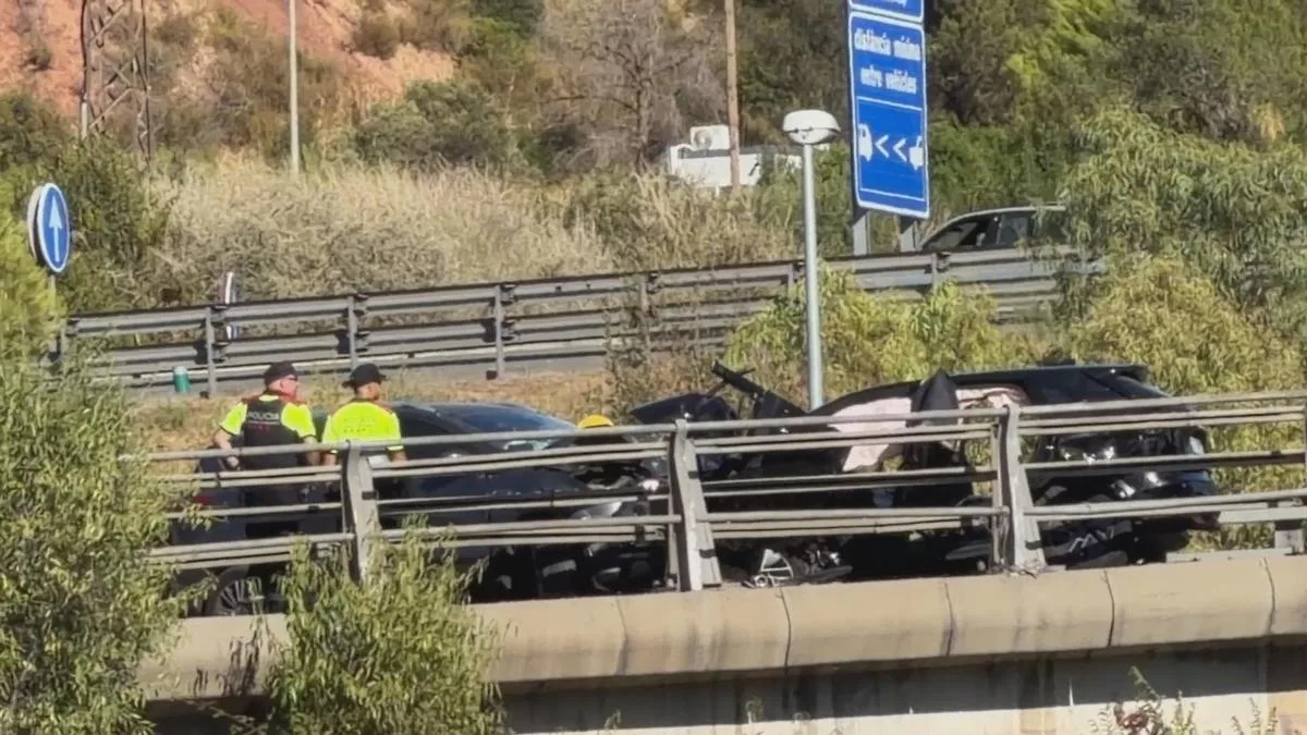 Un accidente múltiple entre El Papiol y Sant Cugat obliga a cortar la AP-7