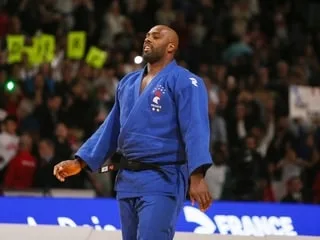 Teddy Riner vers une participation incertaine aux championnats du monde de judo, une wild-card nécessaire