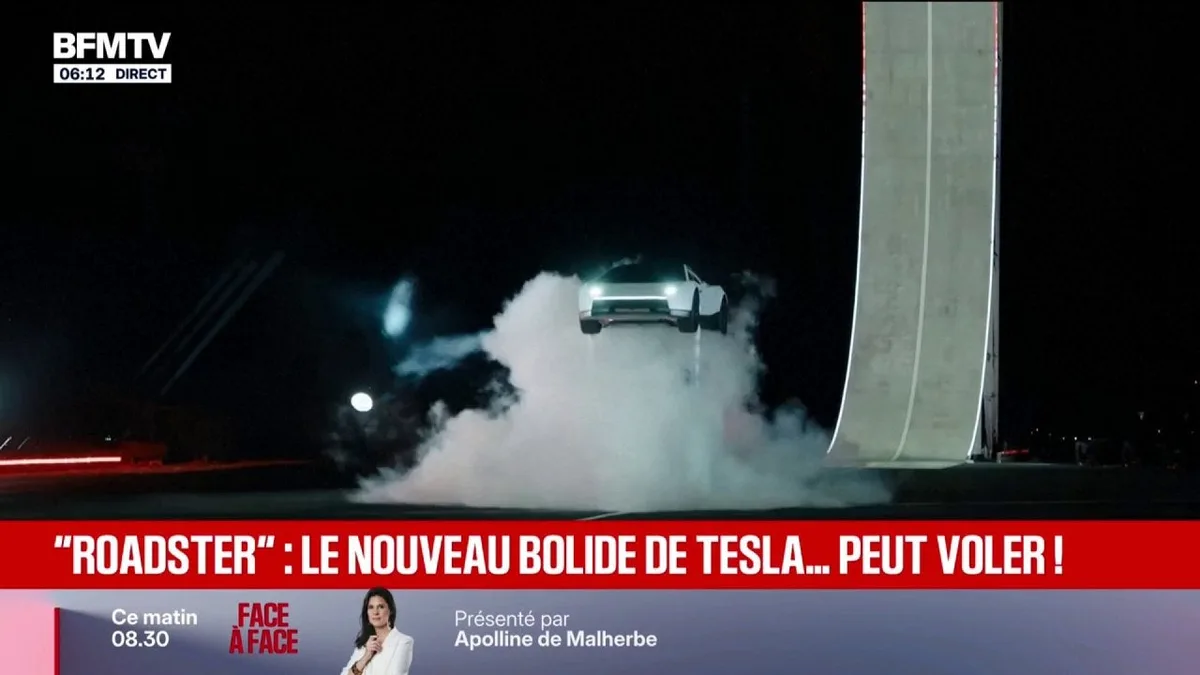 Elon Musk dévoile son Tesla Roadster capable de "voler" grâce à des fusées de SpaceX