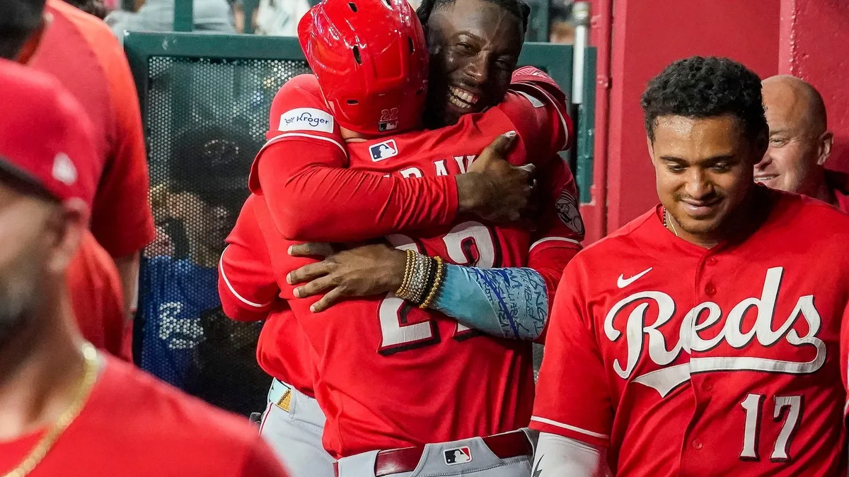 Bleday hits for cycle, De La Cruz also has 4 hits as Reds rout Diamondbacks 11-5