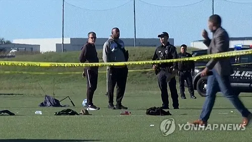 美 유소년 축구경기 중 트럭 돌진…6세 남아·35세 남성 사망(종합)