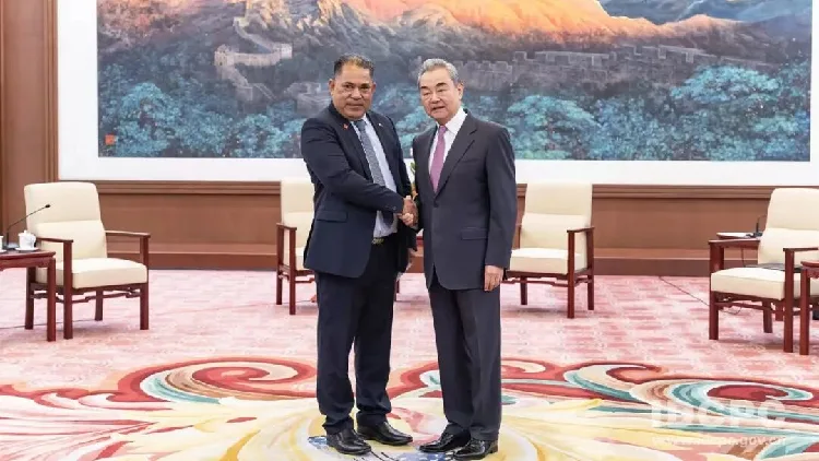 Wang Yi meets with delegation of leaders from Pacific Island countries
