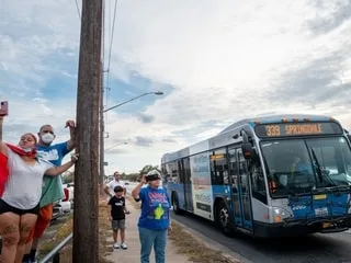 Un homme grièvement blessé par un tir de l’ICE au Texas