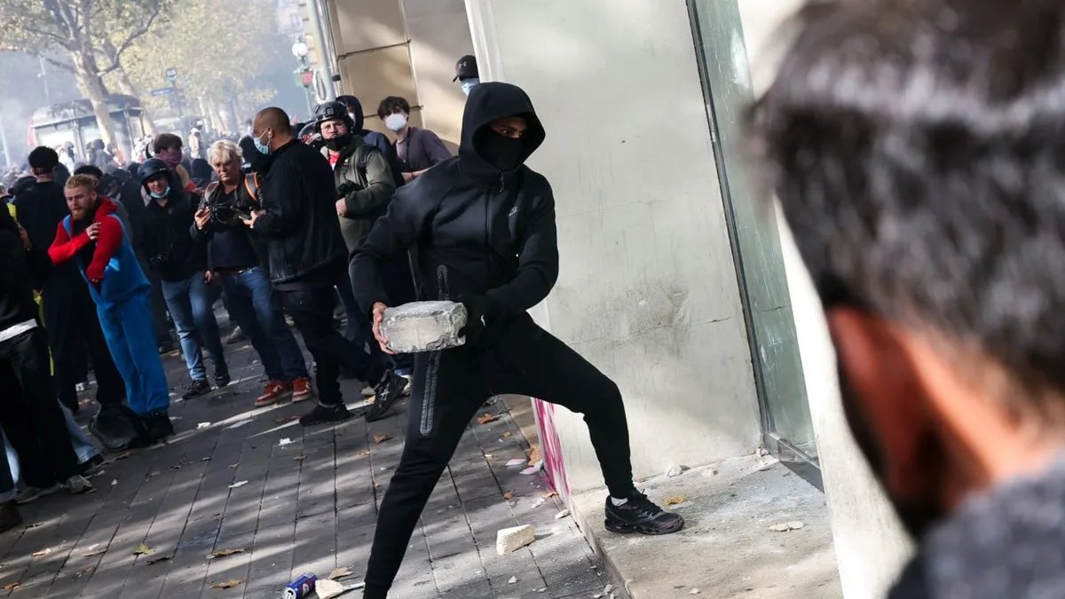 Looters smash Paris shops as ‘unacceptable’ violence rocks France