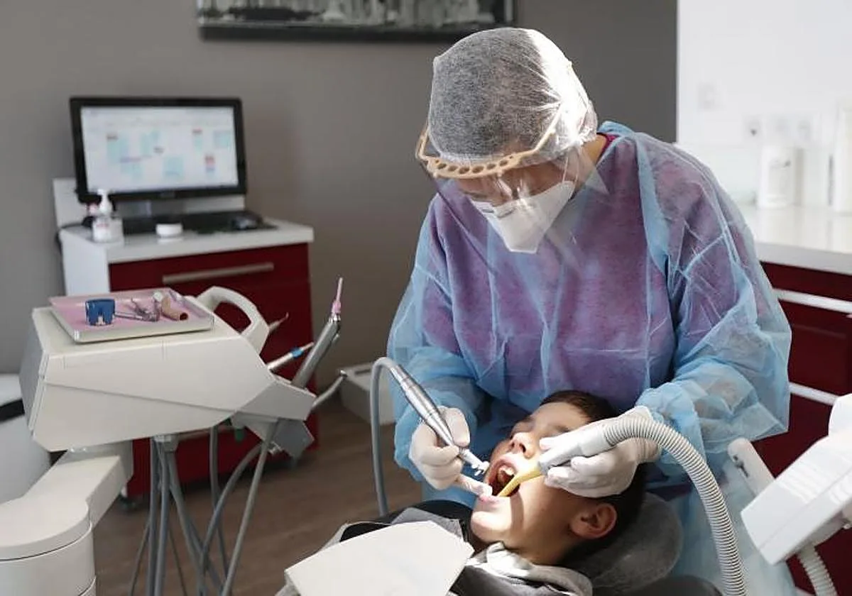 Dentistas denuncian un «nuevo escándalo» tras el cierre de Vivanta, que fue rescatada por el Gobierno